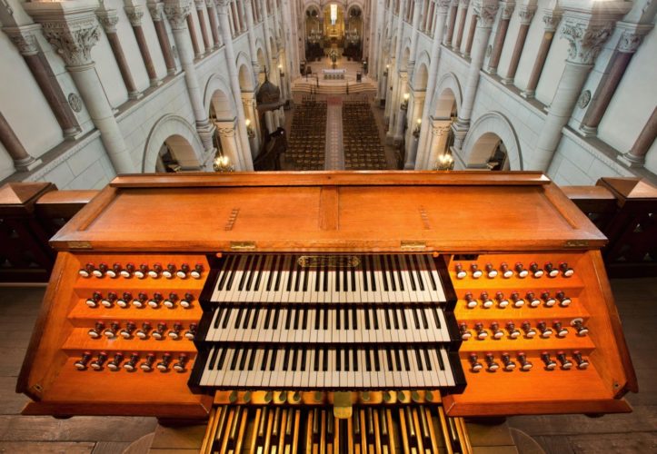 Claviers du grand orgue de Saint Pierre de Neuilly.