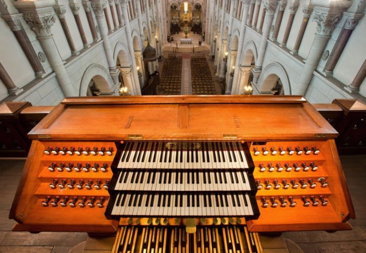 Claviers du grand orgue de Saint Pierre de Neuilly.